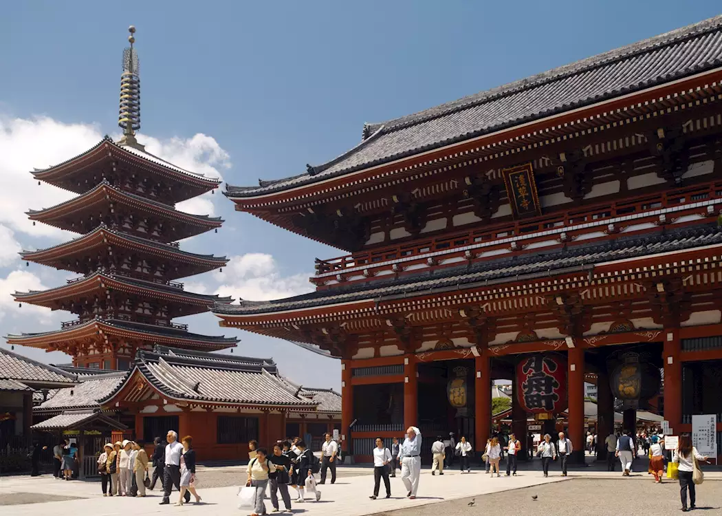 204242-asakusa-shrine-tokyo