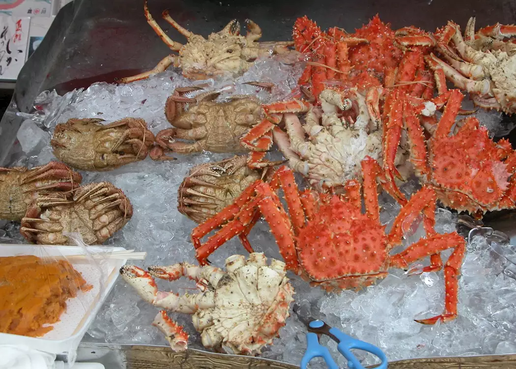 211485-crabs-at-tsukiji-fish-market